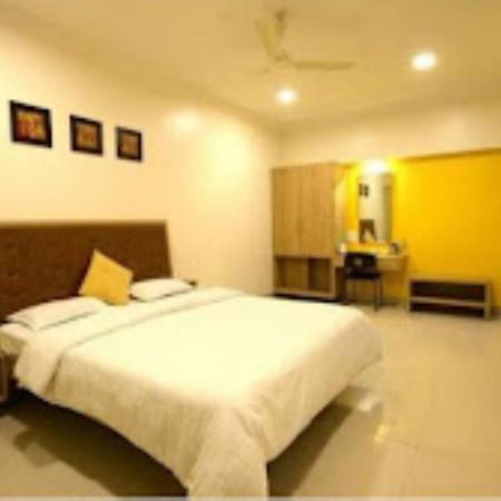 Hotel Maratha Palace,Satara Bagian luar foto