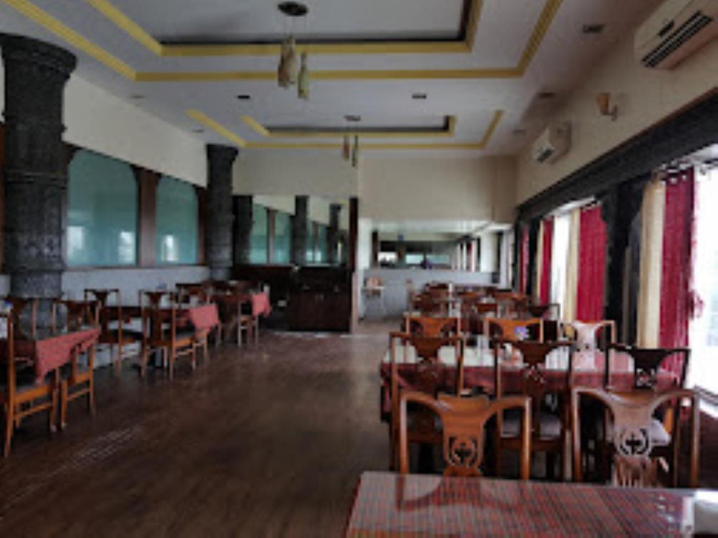 Hotel Maratha Palace,Satara Bagian luar foto