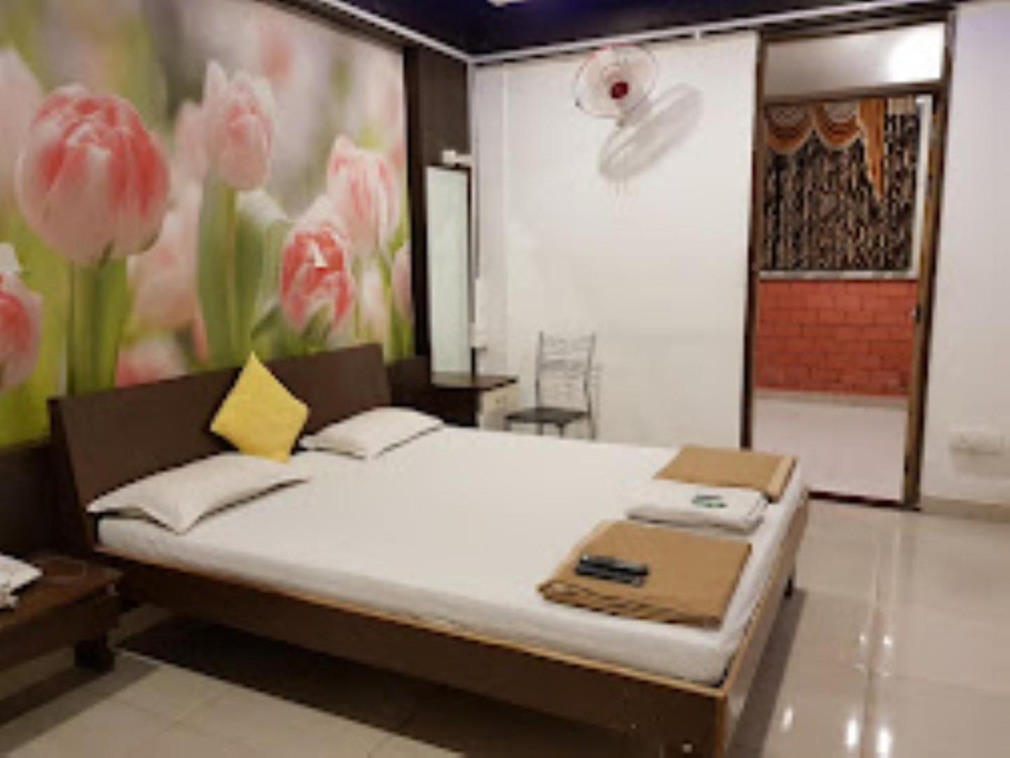 Hotel Maratha Palace,Satara Bagian luar foto