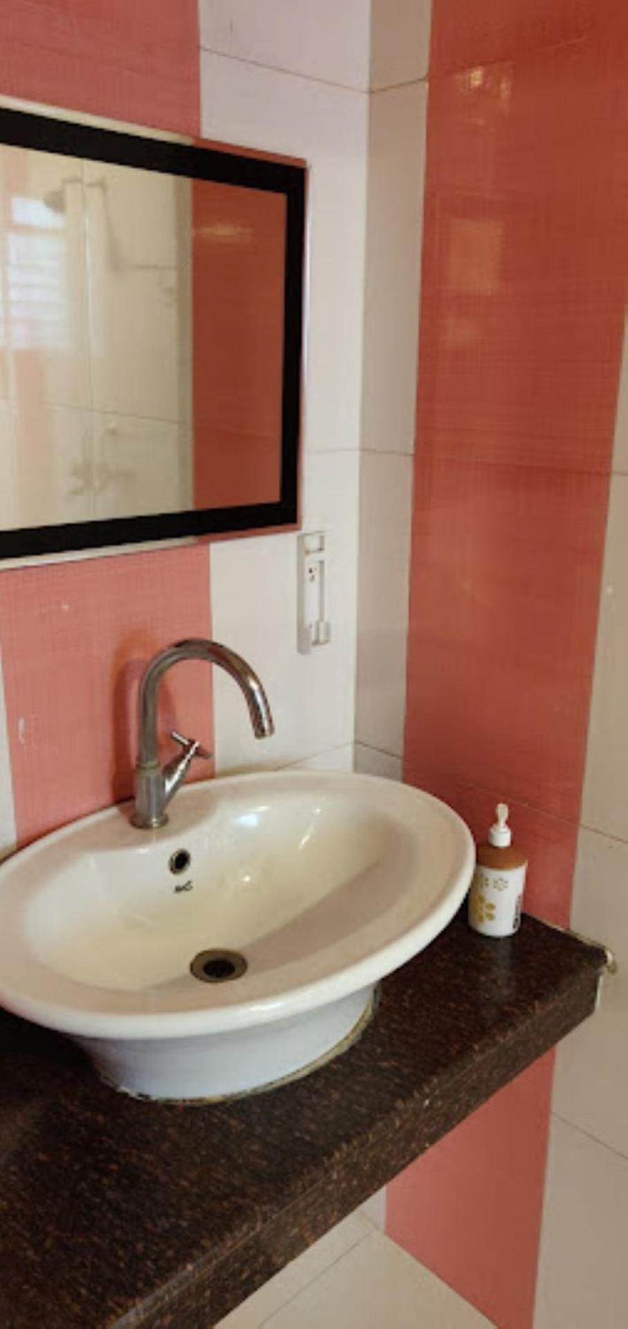 Hotel Maratha Palace,Satara Bagian luar foto
