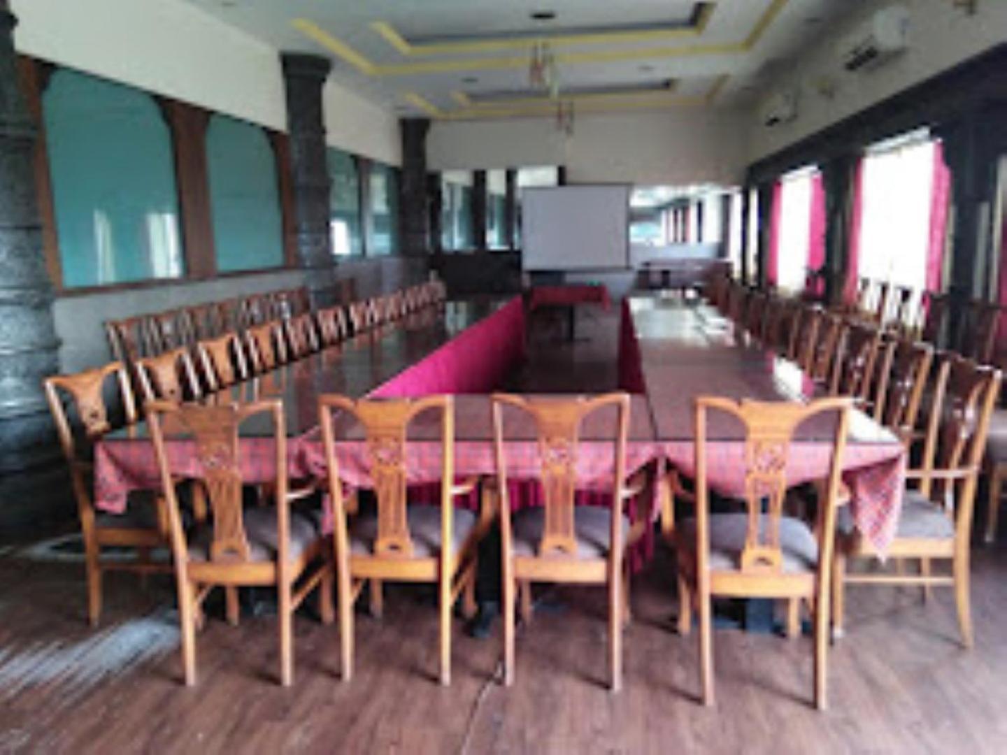 Hotel Maratha Palace,Satara Bagian luar foto