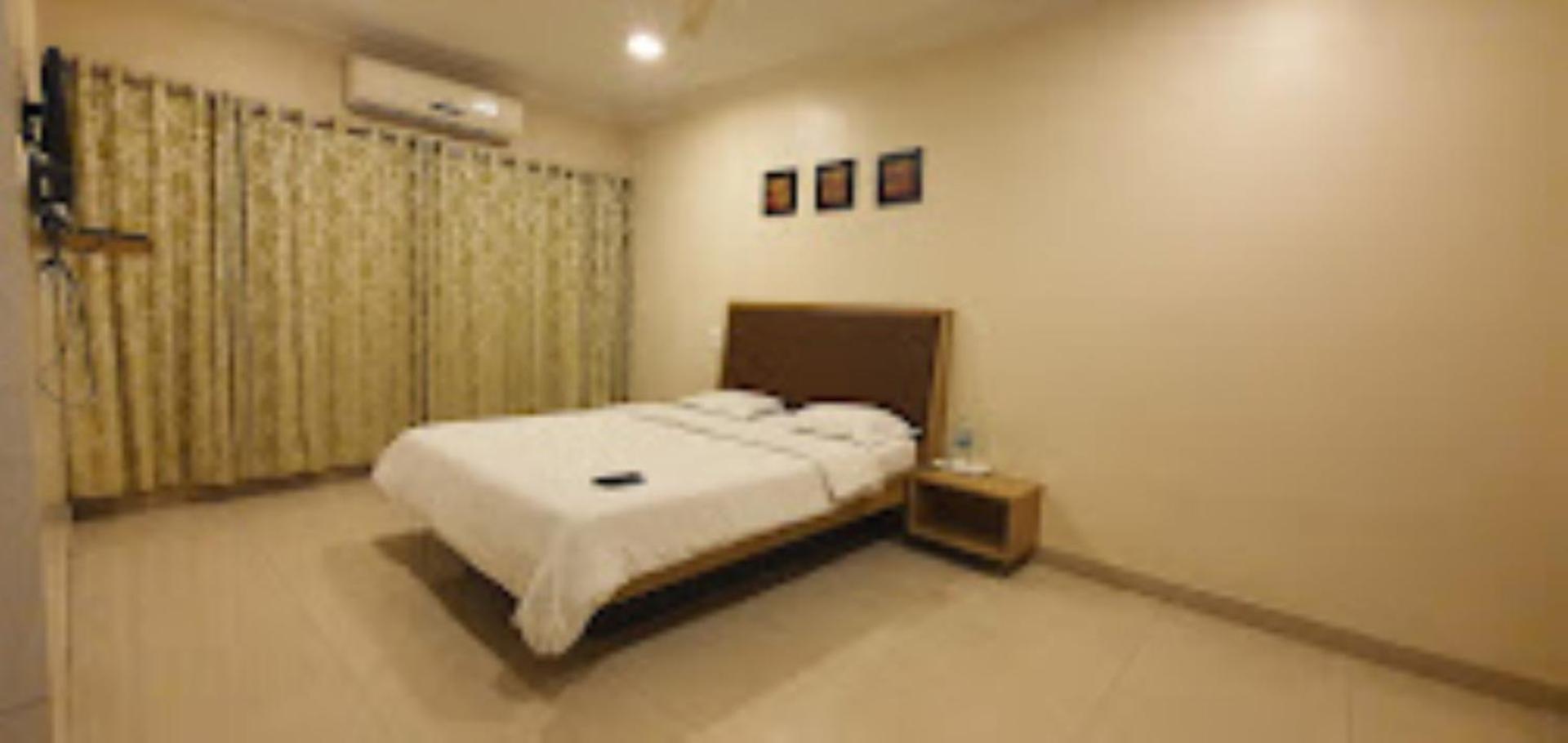 Hotel Maratha Palace,Satara Bagian luar foto