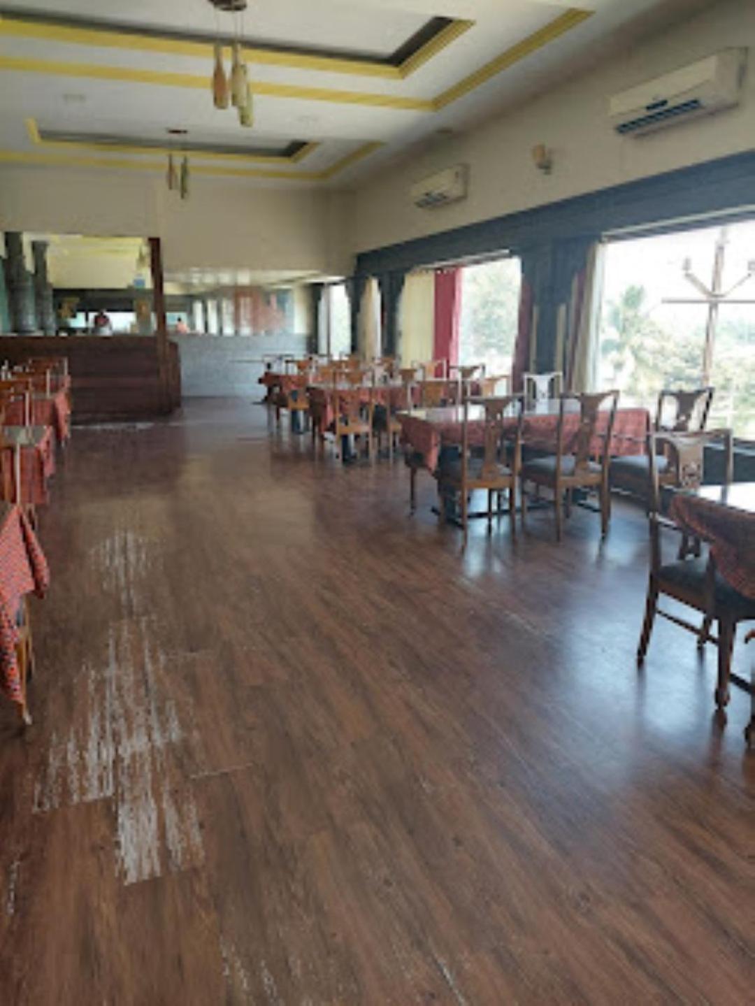 Hotel Maratha Palace,Satara Bagian luar foto