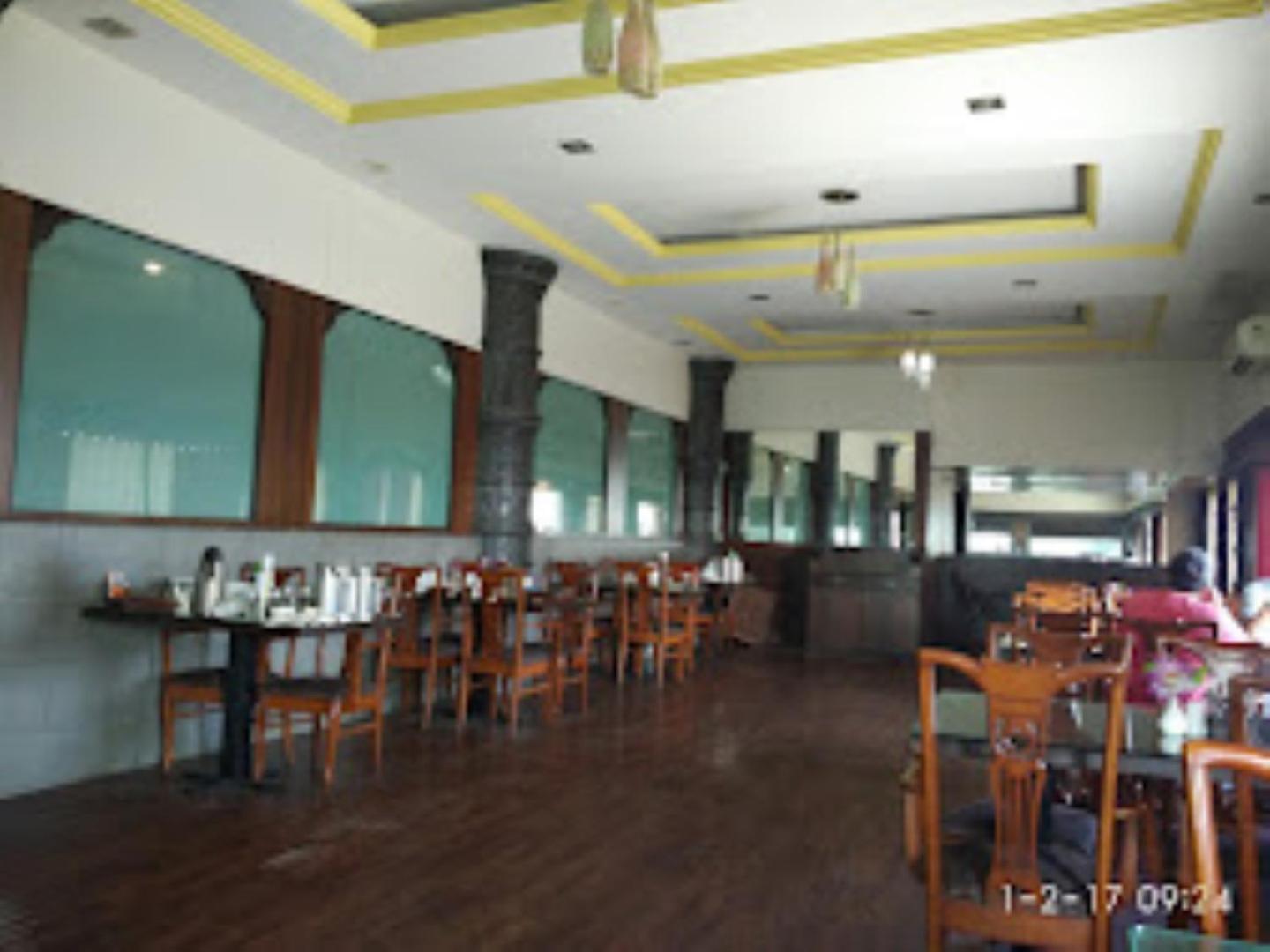 Hotel Maratha Palace,Satara Bagian luar foto