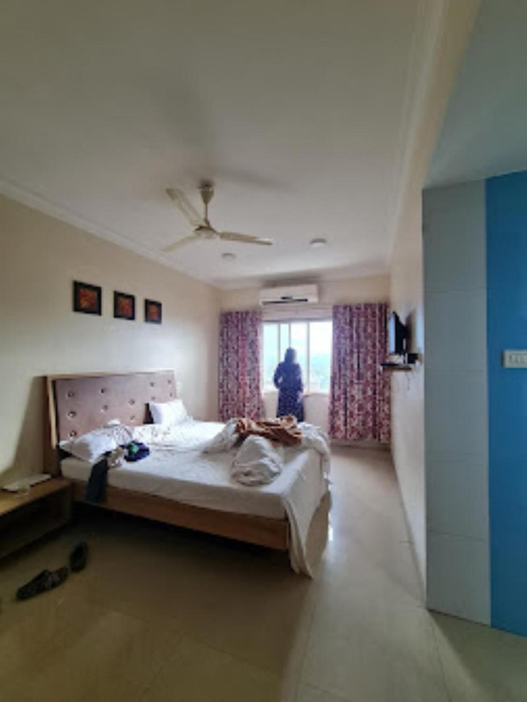 Hotel Maratha Palace,Satara Bagian luar foto
