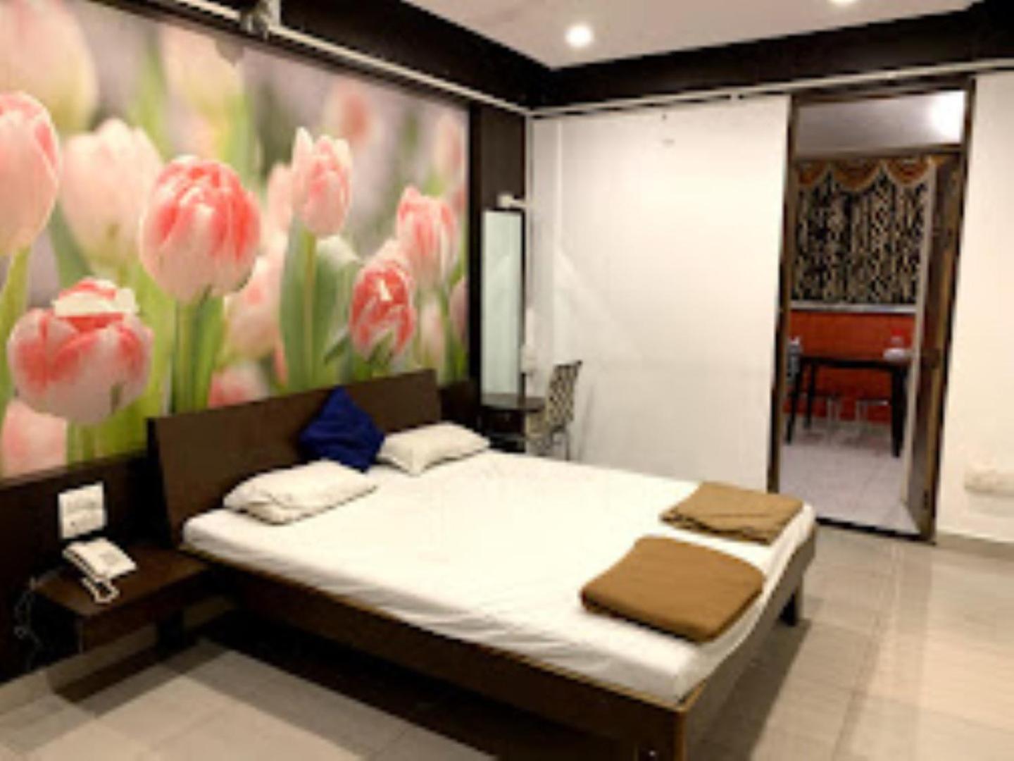 Hotel Maratha Palace,Satara Bagian luar foto