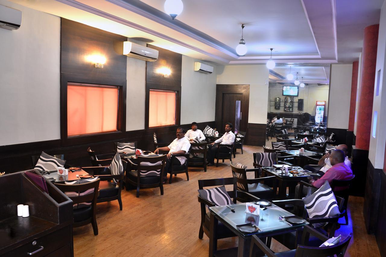 Hotel Maratha Palace,Satara Bagian luar foto