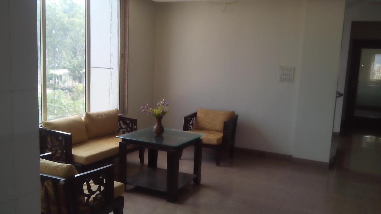 Hotel Maratha Palace,Satara Bagian luar foto
