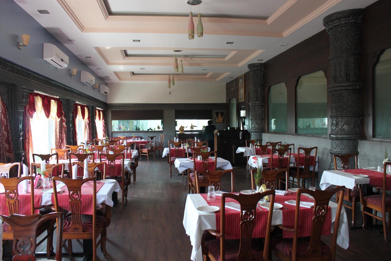 Hotel Maratha Palace,Satara Bagian luar foto