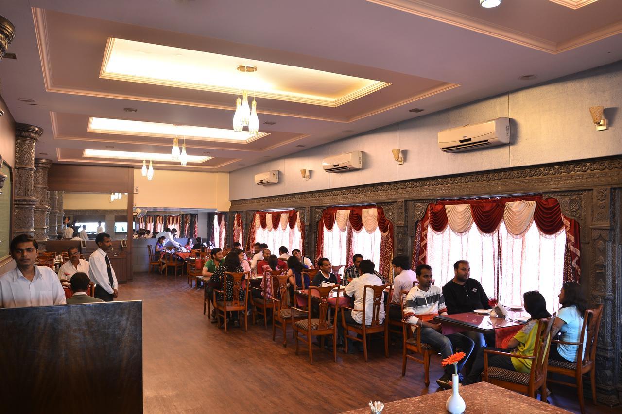 Hotel Maratha Palace,Satara Bagian luar foto