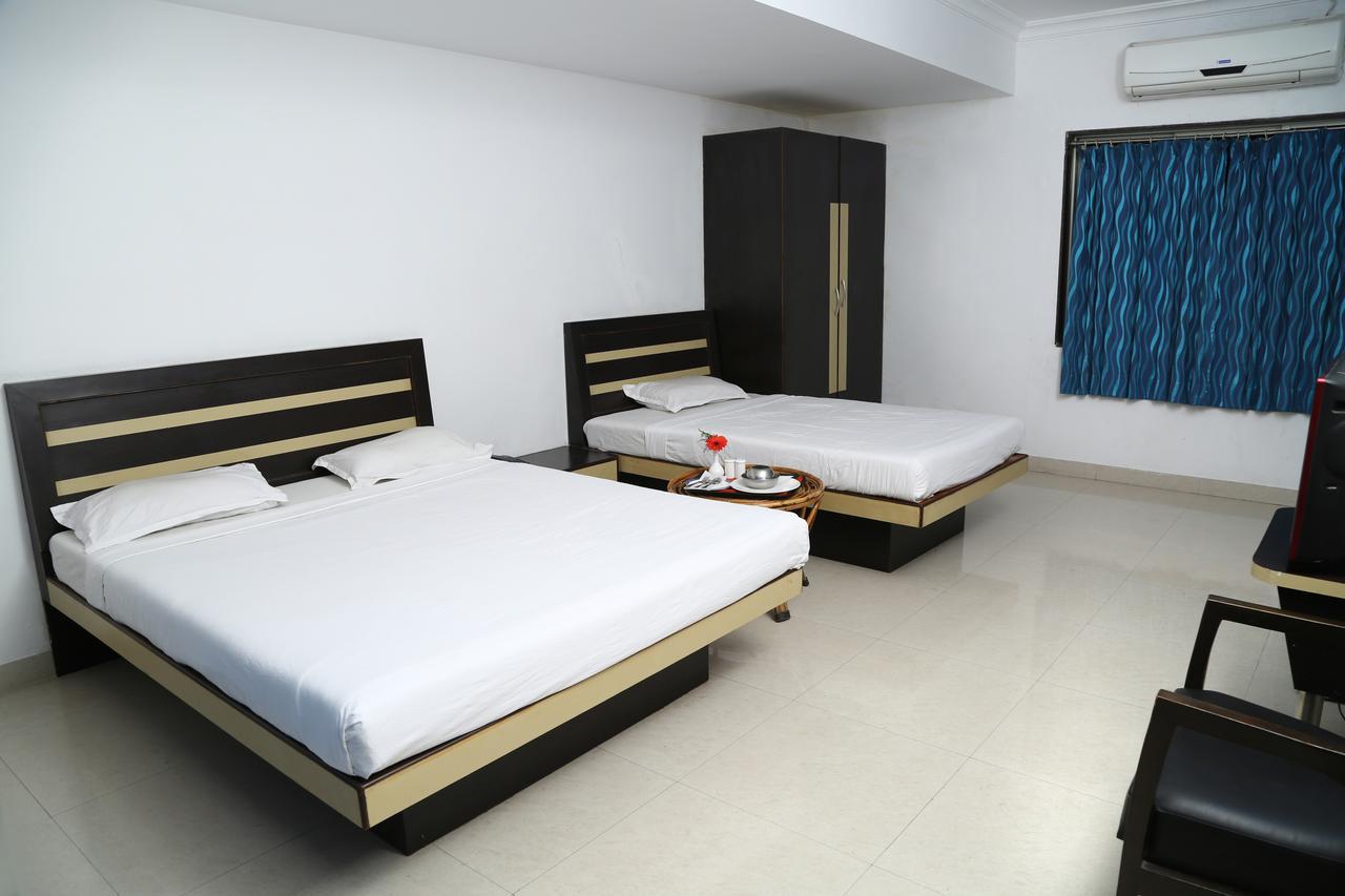 Hotel Maratha Palace,Satara Bagian luar foto